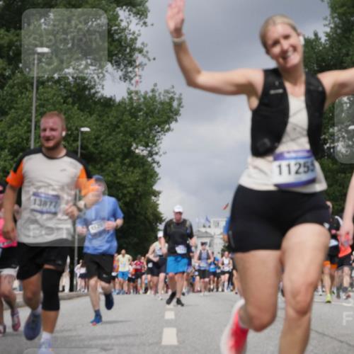 29.06.2025 - hella hamburg halbmarathon Luisa Fischer http://msf.ph/oto/8473558 29.06.2025 10:45:13 Kennedybrücke 1610, 13877, 11255, 6, 2762, 2763, 5942, 6066, 6137, 6719, 6726, 6793, 9588, 10181, 10483 meine-sportfotos.de