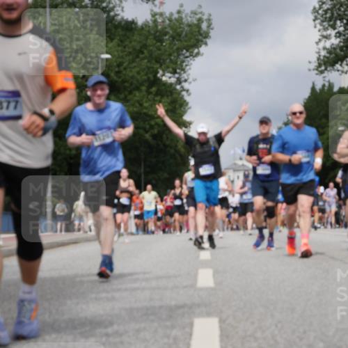 29.06.2025 - hella hamburg halbmarathon Luisa Fischer http://msf.ph/oto/8473577 29.06.2025 10:45:14 Kennedybrücke 13877, 11202, 2762, 2763, 5942, 6066, 6137, 6719, 6726, 6793, 7968, 8162, 9588, 10181 meine-sportfotos.de