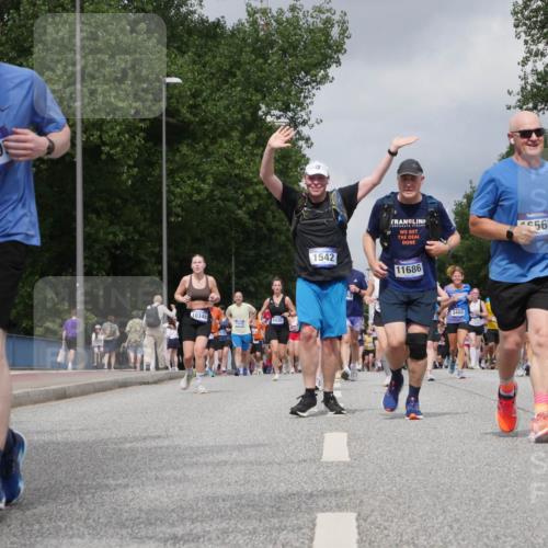 29.06.2025 - hella hamburg halbmarathon Luisa Fischer http://msf.ph/oto/8473611 29.06.2025 10:45:15 Kennedybrücke 1120, 10348, 6430, 568, 1542, 11686, 3460, 896, 11, 1648, 2762, 2763, 3459, 5942, 6066, 6137, 6450, 6726, 6793, 7968, 8162, 9588, 10181 meine-sportfotos.de