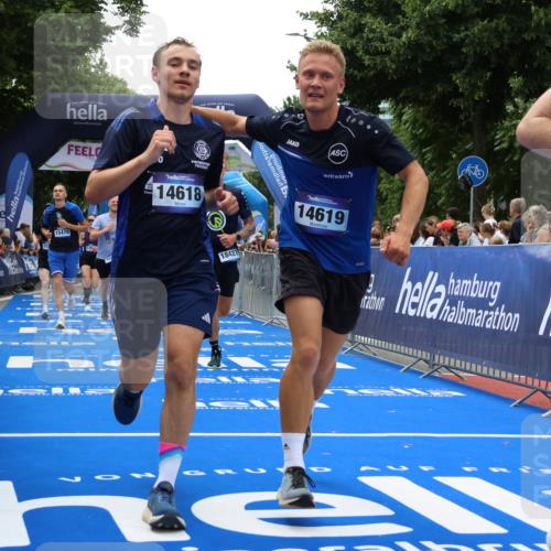 29.06.2025 - hella hamburg halbmarathon Strokosch-Dieckow http://msf.ph/oto/8473613 29.06.2025 10:47:37 Ziel 1070, 1320, 1696, 2284, 2708, 5889, 6009, 7962, 8023, 8234, 8927, 10969, 10988, 11283, 12870, 13223, 13303, 13948, 14618, 14619, 15451, 15478, 15479, 16205, 17229, 18104, 18430, 18970, 19181 meine-sportfotos.de