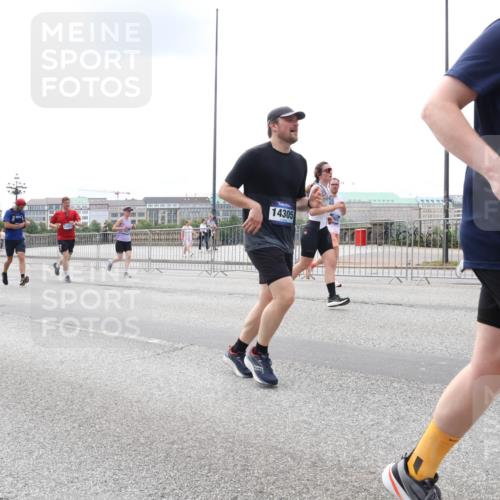 29.06.2025 - hella hamburg halbmarathon Lena Gebhardt http://msf.ph/oto/8473614 29.06.2025 10:33:09 Lombardsbrücke 14305, 11102, 1078, 1237, 1324, 1732, 1764, 1995, 2038, 2054, 2059, 2085, 2276, 2838, 2959, 3341, 3391, 3422, 3660, 3708, 3753, 3812, 3871, 4030, 4096, 4164, 4445, 4446, 4555, 4650, 5110, 5180, 5581, 5917, 6040, 6773, 6861, 7387, 7982, 8170, 8595, 8839, 9034, 9143, 9188, 9289, 9471, 9542, 9591, 9592, 9750, 9768, 9780, 10013, 10277, 11229, 11260, 11713, 11756, 11826, 12039, 12423, 12424, 14305, 14743, 15951 meine-sportfotos.de