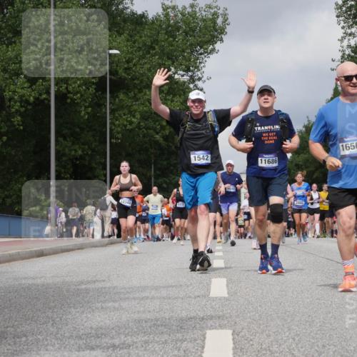 29.06.2025 - hella hamburg halbmarathon Luisa Fischer http://msf.ph/oto/8473622 29.06.2025 10:45:15 Kennedybrücke 10348, 158, 6430, 1542, 1648, 11686, 3460, 16568, 7968, 1648, 2762, 2763, 3459, 5942, 6066, 6137, 6450, 6726, 6793, 7968, 8162, 9588, 10181 meine-sportfotos.de