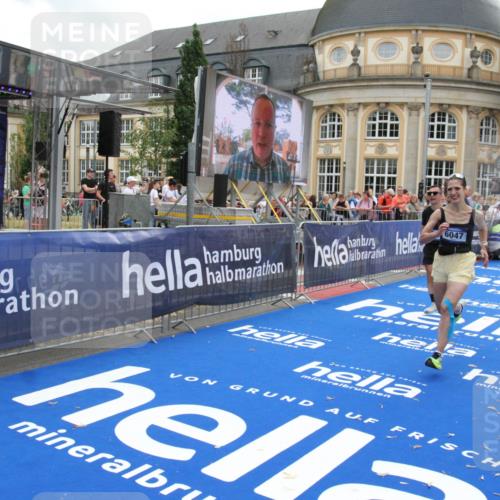 29.06.2025 - hella hamburg halbmarathon Michael Strokosch http://msf.ph/oto/8473635 29.06.2025 10:37:34 Ziel 1290, 2767, 5042, 5791, 6047, 7831, 9017, 9914, 10451, 13372 meine-sportfotos.de