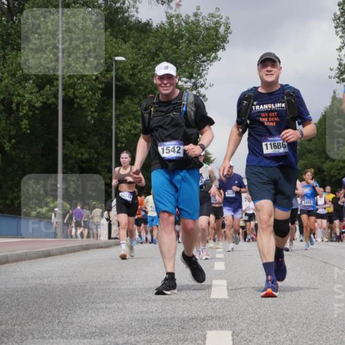 29.06.2025 - hella hamburg halbmarathon Luisa Fischer http://msf.ph/oto/8473655 29.06.2025 10:45:17 Kennedybrücke 10348, 3, 1542, 1648, 11686, 3459, 3460, 1717, 165, 1648, 2762, 3459, 5942, 6137, 6450, 6726, 7968, 8004, 8162, 8163, 9588, 10181, 10872 meine-sportfotos.de