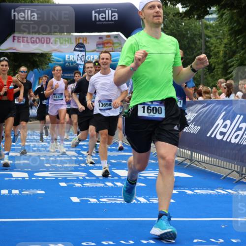 29.06.2025 - hella hamburg halbmarathon Strokosch-Dieckow http://msf.ph/oto/8473664 29.06.2025 10:46:21 Ziel 1600, 2048, 2222, 2842, 3056, 4237, 4949, 6421, 6691, 6978, 7335, 8142, 8981, 9497, 9786, 11185, 11773, 12171, 12651, 12891, 13698, 14045, 14200, 14228, 14262, 14482, 15157, 16127, 17190, 18118, 18211, 18637, 19209 meine-sportfotos.de