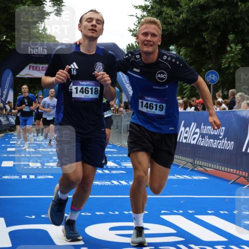 29.06.2025 - hella hamburg halbmarathon Strokosch-Dieckow http://msf.ph/oto/8473683 29.06.2025 10:47:37 Ziel 1070, 1320, 1696, 2284, 2708, 5889, 6009, 7962, 8023, 8234, 8927, 10969, 10988, 11283, 12870, 13223, 13303, 13948, 14618, 14619, 15451, 15478, 15479, 16205, 17229, 18104, 18430, 18970, 19181 meine-sportfotos.de