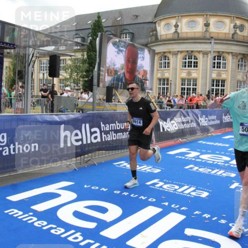 29.06.2025 - hella hamburg halbmarathon Michael Strokosch http://msf.ph/oto/8473697 29.06.2025 10:37:35 Ziel 1290, 5042, 5791, 6047, 7831, 9017, 9914, 10451, 10922, 13372, 18216 meine-sportfotos.de