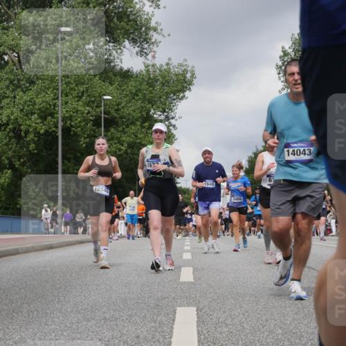 29.06.2025 - hella hamburg halbmarathon Luisa Fischer http://msf.ph/oto/8473724 29.06.2025 10:45:20 Kennedybrücke 10348, 1622, 1648, 3460, 6, 14043, 1648, 3459, 4329, 4885, 5432, 5942, 6137, 6153, 6450, 6726, 7968, 8004, 8162, 8163, 9588, 10181, 10872 meine-sportfotos.de