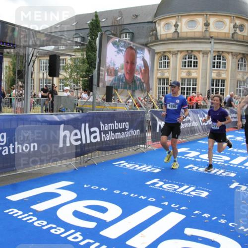 29.06.2025 - hella hamburg halbmarathon Michael Strokosch http://msf.ph/oto/8473786 29.06.2025 10:37:38 Ziel 1290, 5042, 5791, 7831, 9914, 10451, 10922, 11106, 18193, 18216 meine-sportfotos.de