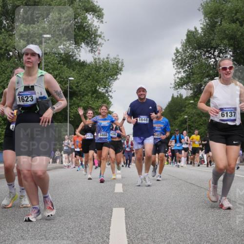29.06.2025 - hella hamburg halbmarathon Luisa Fischer http://msf.ph/oto/8473794 29.06.2025 10:45:22 Kennedybrücke 1623, 6430, 3460, 436, 1648, 8450, 6137, 1648, 3459, 4329, 4885, 5432, 6137, 6153, 6450, 7968, 8004, 8162, 8163, 9588, 10181, 10872 meine-sportfotos.de