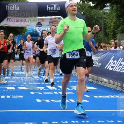 29.06.2025 - hella hamburg halbmarathon Strokosch-Dieckow http://msf.ph/oto/8473797 29.06.2025 10:46:21 Ziel 1600, 2048, 2222, 2842, 3056, 4237, 4949, 6421, 6691, 6978, 7335, 8142, 8981, 9497, 9786, 11185, 11773, 12171, 12651, 12891, 13698, 14045, 14200, 14228, 14262, 14482, 15157, 16127, 17190, 18118, 18211, 18637, 19209 meine-sportfotos.de