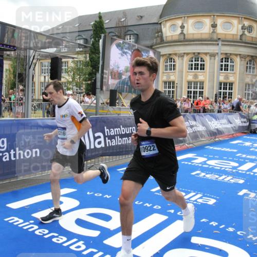 29.06.2025 - hella hamburg halbmarathon Michael Strokosch http://msf.ph/oto/8473872 29.06.2025 10:37:42 Ziel 1505, 10922, 11106, 14934, 18193, 18216 meine-sportfotos.de