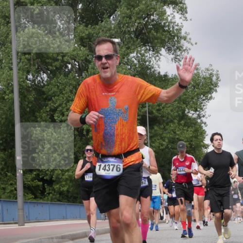 29.06.2025 - hella hamburg halbmarathon Luisa Fischer http://msf.ph/oto/8473934 29.06.2025 10:45:29 Kennedybrücke 1280, 14376, 97, 842, 884, 12233, 3276, 691, 13772, 1039, 1712, 2974, 3326, 3568, 4329, 4541, 4885, 5432, 5671, 6153, 6320, 8004, 8163, 8712, 10872 meine-sportfotos.de