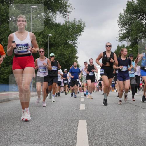29.06.2025 - hella hamburg halbmarathon Luisa Fischer http://msf.ph/oto/8474009 29.06.2025 10:45:37 Kennedybrücke 2523, 12233, 908, 14929, 13205, 10532, 8940, 18400, 3276, 12, 12682, 4735, 8401, 1039, 1712, 2069, 2974, 3276, 3326, 3568, 4385, 4541, 4735, 4736, 5671, 6320, 7022, 7023, 8014, 8712, 10532 meine-sportfotos.de
