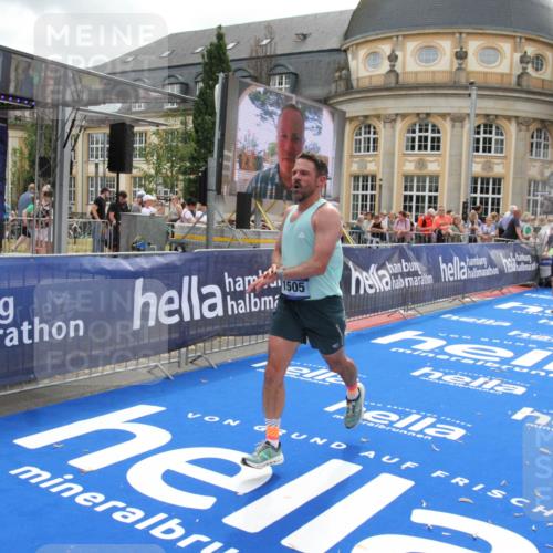 29.06.2025 - hella hamburg halbmarathon Michael Strokosch http://msf.ph/oto/8474028 29.06.2025 10:37:48 Ziel 1505, 1615, 2196, 2404, 9171, 13148, 13595, 14934, 18276, 18277 meine-sportfotos.de