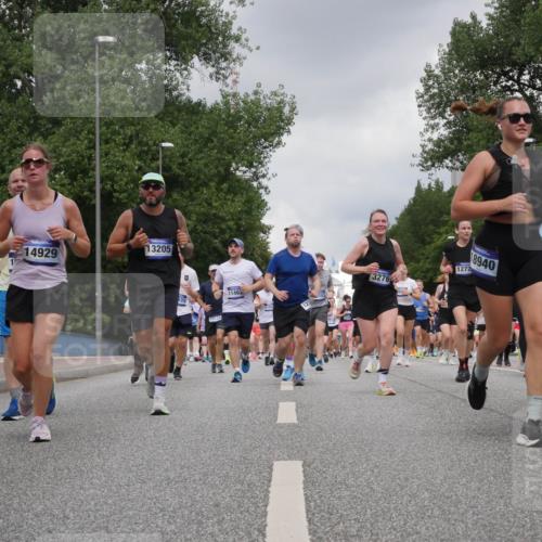 29.06.2025 - hella hamburg halbmarathon Luisa Fischer http://msf.ph/oto/8474035 29.06.2025 10:45:38 Kennedybrücke 14929, 13205, 10532, 11463, 1184, 3276, 1272, 8940, 1840, 63, 1039, 1712, 2069, 2974, 3276, 3326, 3568, 4385, 4541, 4735, 4736, 5671, 7022, 7023, 8014, 10532 meine-sportfotos.de
