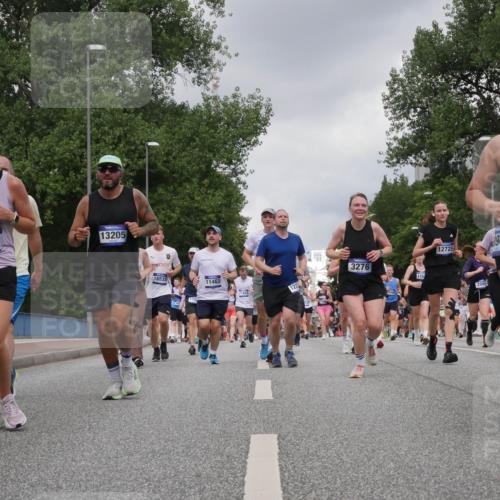 29.06.2025 - hella hamburg halbmarathon Luisa Fischer http://msf.ph/oto/8474048 29.06.2025 10:45:39 Kennedybrücke 14929, 13205, 16535, 105, 12725, 11463, 122, 3276, 175, 2062, 940, 1039, 2069, 2974, 3276, 3326, 3568, 4385, 4735, 4736, 5671, 7022, 7023, 8014, 10532 meine-sportfotos.de