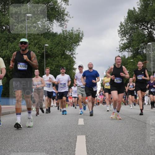 29.06.2025 - hella hamburg halbmarathon Luisa Fischer http://msf.ph/oto/8474057 29.06.2025 10:45:39 Kennedybrücke 929, 15842, 13205, 16535, 11463, 3, 801, 1221, 3276, 1272, 17547, 2069, 4735, 13952, 89, 1039, 2069, 2974, 3276, 3326, 3568, 4385, 4735, 4736, 5671, 7022, 7023, 8014, 10532 meine-sportfotos.de
