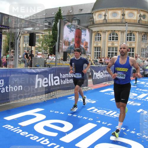 29.06.2025 - hella hamburg halbmarathon Michael Strokosch http://msf.ph/oto/8474064 29.06.2025 10:37:50 Ziel 1505, 1615, 2196, 2404, 9171, 13148, 13595, 18276, 18277 meine-sportfotos.de