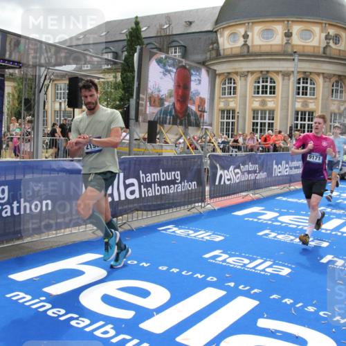 29.06.2025 - hella hamburg halbmarathon Michael Strokosch http://msf.ph/oto/8474122 29.06.2025 10:37:52 Ziel 1615, 2196, 2404, 9171, 13148, 13595, 18103, 18276, 18277, 18529 meine-sportfotos.de