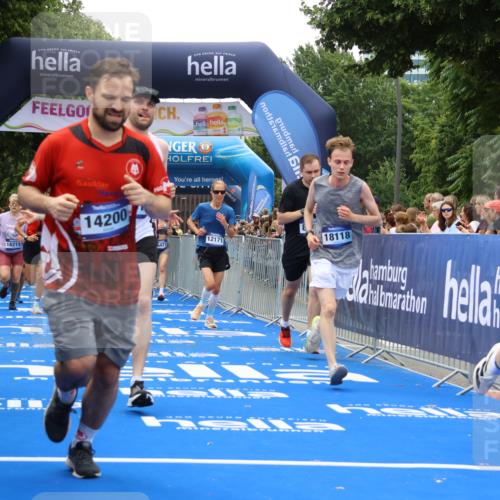 29.06.2025 - hella hamburg halbmarathon Strokosch-Dieckow http://msf.ph/oto/8474139 29.06.2025 10:46:19 Ziel 1569, 1600, 2048, 2222, 2590, 2842, 3056, 4237, 4949, 6388, 6421, 6691, 6978, 7335, 8142, 8981, 9497, 10796, 11185, 11773, 12171, 12651, 12891, 13698, 14045, 14200, 14228, 14262, 14482, 15157, 16127, 17190, 18118, 18211, 18637, 19209 meine-sportfotos.de