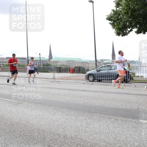 29.06.2025 - hella hamburg halbmarathon Lena Gebhardt http://msf.ph/oto/8474148 29.06.2025 10:33:10 Lombardsbrücke 1078, 1237, 1324, 1732, 1764, 1995, 2038, 2054, 2059, 2085, 2276, 2838, 2959, 3341, 3391, 3422, 3708, 3753, 3812, 3871, 4030, 4096, 4164, 4445, 4446, 4555, 4650, 5110, 5180, 5581, 5917, 6040, 6773, 6861, 7387, 7705, 7982, 8170, 8595, 8839, 9034, 9143, 9289, 9471, 9542, 9591, 9592, 9750, 9768, 9780, 11229, 11260, 11713, 11756, 11826, 12039, 12423, 12424, 14305, 14743, 15951 meine-sportfotos.de