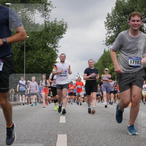 29.06.2025 - hella hamburg halbmarathon Luisa Fischer http://msf.ph/oto/8474181 29.06.2025 10:45:45 Kennedybrücke 10532, 15311, 6618, 9467, 21, 11841, 6828, 14486, 040, 1807, 17183, 1075, 14328, 13406, 1752, 2069, 2134, 3276, 4385, 4680, 4735, 4736, 5419, 7040, 7043, 8014, 9644, 10532, 10623, 10842 meine-sportfotos.de