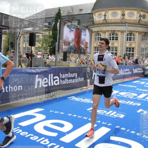 29.06.2025 - hella hamburg halbmarathon Michael Strokosch http://msf.ph/oto/8474233 29.06.2025 10:37:54 Ziel 2196, 2404, 3480, 9171, 13148, 18103, 18276, 18277, 18529 meine-sportfotos.de