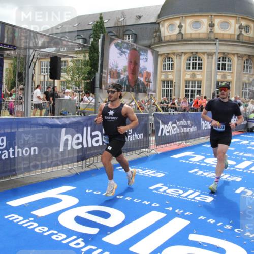 29.06.2025 - hella hamburg halbmarathon Michael Strokosch http://msf.ph/oto/8474273 29.06.2025 10:37:58 Ziel 3480, 3530, 7229, 9643, 10793, 13900, 15303, 18103, 18529 meine-sportfotos.de