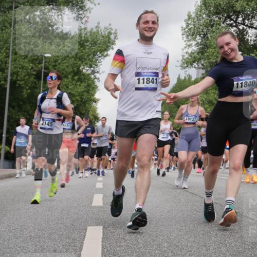 29.06.2025 - hella hamburg halbmarathon Luisa Fischer http://msf.ph/oto/8474286 29.06.2025 10:45:48 Kennedybrücke 9467, 2145, 15311, 11841, 11840, 18137, 10623, 4585, 9008, 14426, 6136, 1752, 2069, 2134, 4680, 5419, 6136, 6828, 7040, 7043, 7260, 8014, 9644, 10532, 10623, 10842 meine-sportfotos.de