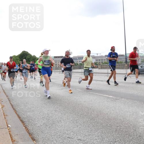29.06.2025 - hella hamburg halbmarathon Lena Gebhardt http://msf.ph/oto/8474344 29.06.2025 10:33:10 Lombardsbrücke 1324, 11260, 18743, 1078, 1237, 1324, 1732, 1764, 1995, 2038, 2054, 2059, 2085, 2276, 2838, 2959, 3341, 3391, 3422, 3708, 3753, 3812, 3871, 4030, 4096, 4164, 4445, 4446, 4555, 4650, 5110, 5180, 5581, 5917, 6040, 6773, 6861, 7387, 7705, 7982, 8170, 8595, 8839, 9034, 9143, 9289, 9471, 9542, 9591, 9592, 9750, 9768, 9780, 11229, 11260, 11713, 11756, 11826, 12039, 12423, 12424, 14305, 14743, 15951 meine-sportfotos.de