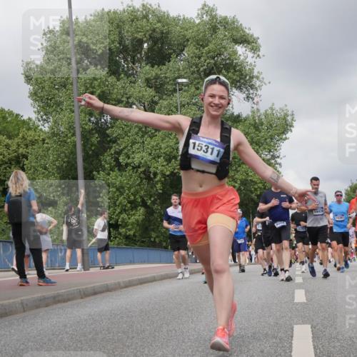 29.06.2025 - hella hamburg halbmarathon Luisa Fischer http://msf.ph/oto/8474389 29.06.2025 10:45:52 Kennedybrücke 15311, 992, 84, 9008, 18243, 14426, 14381, 14486, 6, 1752, 2134, 4680, 5419, 6136, 6440, 6828, 7040, 7043, 7260, 8525, 8526, 9644, 10623, 10842 meine-sportfotos.de