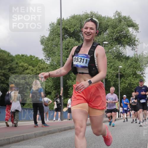 29.06.2025 - hella hamburg halbmarathon Luisa Fischer http://msf.ph/oto/8474394 29.06.2025 10:45:52 Kennedybrücke 15311, 6618, 9008, 18243, 1442, 14381, 1752, 2134, 4680, 5419, 6136, 6440, 6828, 7040, 7043, 7260, 8525, 8526, 9644, 10623, 10842 meine-sportfotos.de