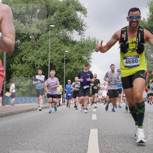 29.06.2025 - hella hamburg halbmarathon Luisa Fischer http://msf.ph/oto/8474401 29.06.2025 10:45:53 Kennedybrücke 11, 9467, 6618, 8459, 9008, 18243, 14426, 1, 4680, 14170, 6136, 1752, 2134, 4680, 5419, 6136, 6440, 6828, 7040, 7043, 7260, 8525, 8526, 9644, 9980, 10623, 10842 meine-sportfotos.de