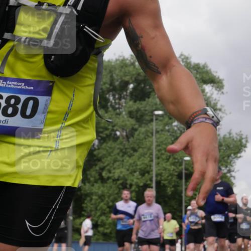 29.06.2025 - hella hamburg halbmarathon Luisa Fischer http://msf.ph/oto/8474420 29.06.2025 10:45:54 Kennedybrücke 4680, 144, 1752, 2134, 4680, 5419, 6136, 6440, 6828, 7043, 7260, 7357, 7666, 8525, 8526, 9644, 9980, 10623, 10842 meine-sportfotos.de