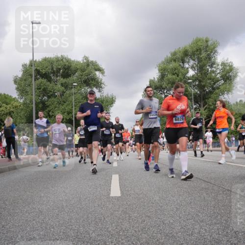 29.06.2025 - hella hamburg halbmarathon Luisa Fischer http://msf.ph/oto/8474456 29.06.2025 10:45:55 Kennedybrücke 6618, 9008, 845, 7955, 13250, 18243, 14426, 6828, 2854, 7260, 1752, 2134, 5419, 6136, 6440, 6828, 7043, 7260, 7357, 7666, 8525, 8526, 9644, 9980, 10623 meine-sportfotos.de
