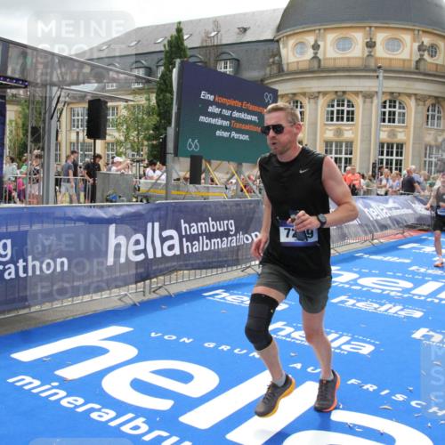 29.06.2025 - hella hamburg halbmarathon Michael Strokosch http://msf.ph/oto/8474482 29.06.2025 10:38:05 Ziel 7229, 8091, 9643, 9944, 10793, 11049, 11952, 12915, 13900, 14274, 15303, 15382, 16698 meine-sportfotos.de