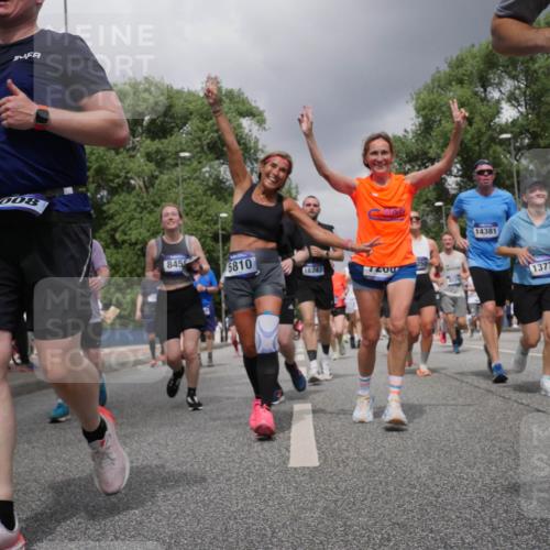 29.06.2025 - hella hamburg halbmarathon Luisa Fischer http://msf.ph/oto/8474495 29.06.2025 10:45:57 Kennedybrücke 845, 5810, 18243, 7200, 14381, 13776, 44170, 1, 34, 1360, 1752, 1994, 2134, 2509, 3378, 3874, 6136, 6440, 6828, 7260, 7357, 7477, 7666, 8525, 8526, 9644, 9980 meine-sportfotos.de
