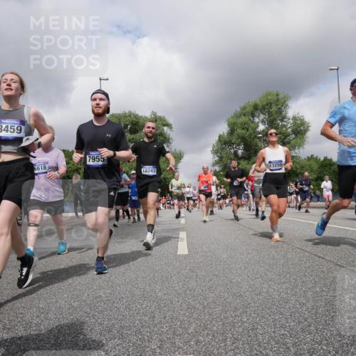 29.06.2025 - hella hamburg halbmarathon Luisa Fischer http://msf.ph/oto/8474543 29.06.2025 10:45:59 Kennedybrücke 8459, 7955, 6618, 18243, 13250, 14381, 1360, 1994, 2509, 3378, 3874, 6136, 6440, 6828, 6837, 7260, 7357, 7477, 7666, 8525, 8526, 9980 meine-sportfotos.de