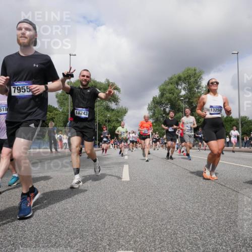 29.06.2025 - hella hamburg halbmarathon Luisa Fischer http://msf.ph/oto/8474546 29.06.2025 10:46:00 Kennedybrücke 6618, 7955, 18243, 14042, 13250, 1417, 1360, 1929, 1994, 2401, 2509, 2940, 3378, 3874, 4092, 6440, 6828, 6837, 7260, 7357, 7477, 7666, 8000, 8525, 8526, 9980 meine-sportfotos.de