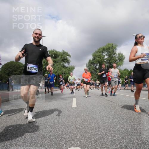 29.06.2025 - hella hamburg halbmarathon Luisa Fischer http://msf.ph/oto/8474556 29.06.2025 10:46:00 Kennedybrücke 18243, 8525, 8526, 14042, 3250, 1360, 1929, 1994, 2401, 2509, 2940, 3378, 3874, 4092, 6440, 6828, 6837, 7260, 7357, 7477, 7666, 8000, 8525, 8526, 9980 meine-sportfotos.de