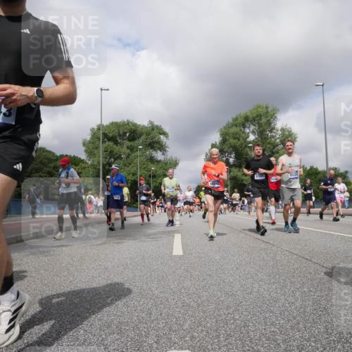 29.06.2025 - hella hamburg halbmarathon Luisa Fischer http://msf.ph/oto/8474561 29.06.2025 10:46:00 Kennedybrücke 18243, 14042, 8525, 8526, 998, 1360, 1929, 1994, 2401, 2509, 2940, 3378, 3874, 4092, 6440, 6828, 6837, 7260, 7357, 7477, 7666, 8000, 8525, 8526, 9980 meine-sportfotos.de