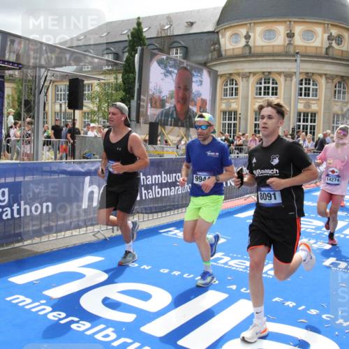 29.06.2025 - hella hamburg halbmarathon Michael Strokosch http://msf.ph/oto/8474576 29.06.2025 10:38:09 Ziel 8091, 9944, 11049, 11952, 14274, 15382, 16698, 17623, 18986 meine-sportfotos.de