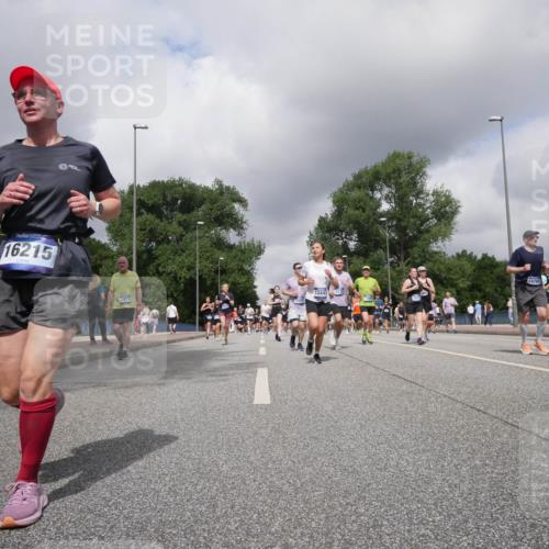 29.06.2025 - hella hamburg halbmarathon Luisa Fischer http://msf.ph/oto/8474660 29.06.2025 10:46:04 Kennedybrücke 16215, 7477, 12441, 3378, 14769, 766, 1360, 1656, 1929, 1994, 2401, 2509, 2940, 2941, 3378, 3874, 4092, 4778, 5403, 6440, 6764, 6837, 7357, 7477, 7666, 8000, 8525, 8526, 9980, 10697, 10734 meine-sportfotos.de