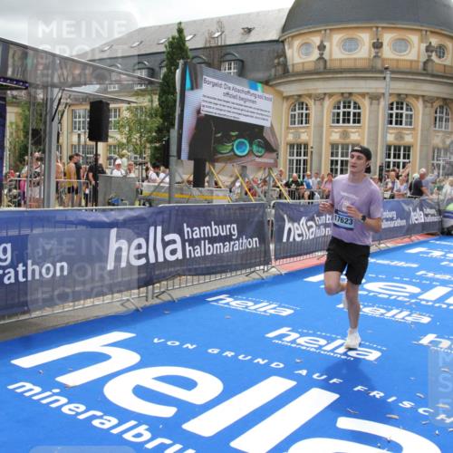 29.06.2025 - hella hamburg halbmarathon Michael Strokosch http://msf.ph/oto/8474683 29.06.2025 10:38:13 Ziel 2849, 5091, 7743, 14688, 15382, 17623, 18986 meine-sportfotos.de