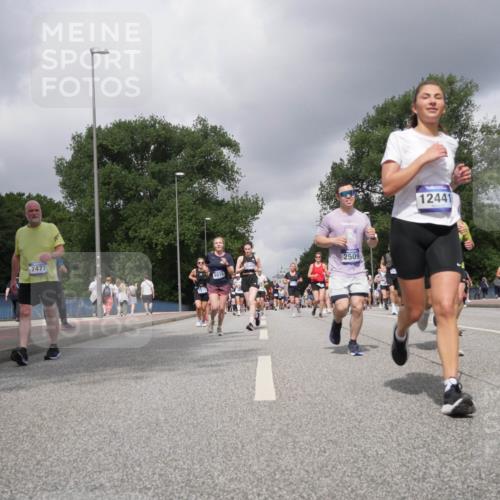 29.06.2025 - hella hamburg halbmarathon Luisa Fischer http://msf.ph/oto/8474697 29.06.2025 10:46:05 Kennedybrücke 7477, 8816, 2509, 12441, 3874, 1150, 1360, 1656, 1929, 1994, 2401, 2509, 2940, 2941, 3378, 3874, 4092, 4778, 5403, 6440, 6764, 6837, 7357, 7477, 7515, 7666, 8000, 8526, 9980, 10008, 10697, 10734 meine-sportfotos.de