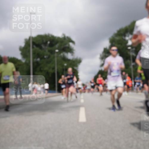 29.06.2025 - hella hamburg halbmarathon Luisa Fischer http://msf.ph/oto/8474707 29.06.2025 10:46:06 Kennedybrücke 1150, 1360, 1656, 1929, 1994, 2401, 2509, 2580, 2940, 2941, 3378, 3874, 4092, 4778, 5403, 6764, 6837, 7357, 7477, 7515, 7666, 8000, 9980, 10008, 10697, 10734 meine-sportfotos.de