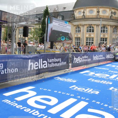 29.06.2025 - hella hamburg halbmarathon Michael Strokosch http://msf.ph/oto/8474738 29.06.2025 10:38:15 Ziel 2849, 5091, 7743, 8002, 14688, 17623, 18584, 18986 meine-sportfotos.de
