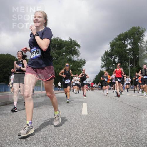 29.06.2025 - hella hamburg halbmarathon Luisa Fischer http://msf.ph/oto/8474756 29.06.2025 10:46:09 Kennedybrücke 8816, 7513, 17676, 1150, 1360, 1656, 1929, 1994, 2401, 2509, 2580, 2940, 2941, 3378, 3874, 4092, 4778, 5403, 6764, 6837, 7477, 7515, 7557, 8000, 8161, 8435, 10008, 10697, 10734 meine-sportfotos.de