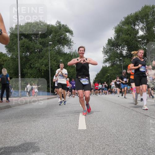 29.06.2025 - hella hamburg halbmarathon Luisa Fischer http://msf.ph/oto/8474783 29.06.2025 10:46:11 Kennedybrücke 13, 5067, 1929, 11710, 107, 17380, 1375, 5403, 1150, 1656, 1929, 2401, 2450, 2580, 2940, 2941, 4092, 4778, 5403, 6764, 6837, 7515, 7557, 8000, 8161, 8435, 10008, 10697, 10734 meine-sportfotos.de